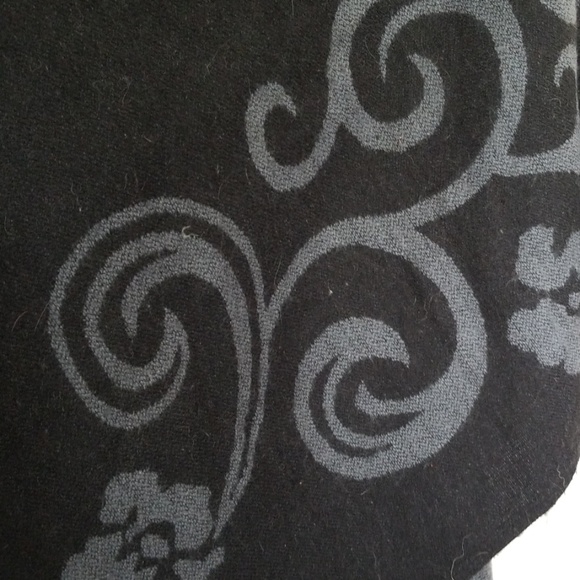 Cape - Picture 2 of 3